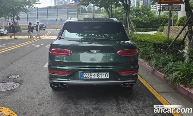 Bentley Bentayga 2025 4.0 автомат (гидро), миниатюра 4