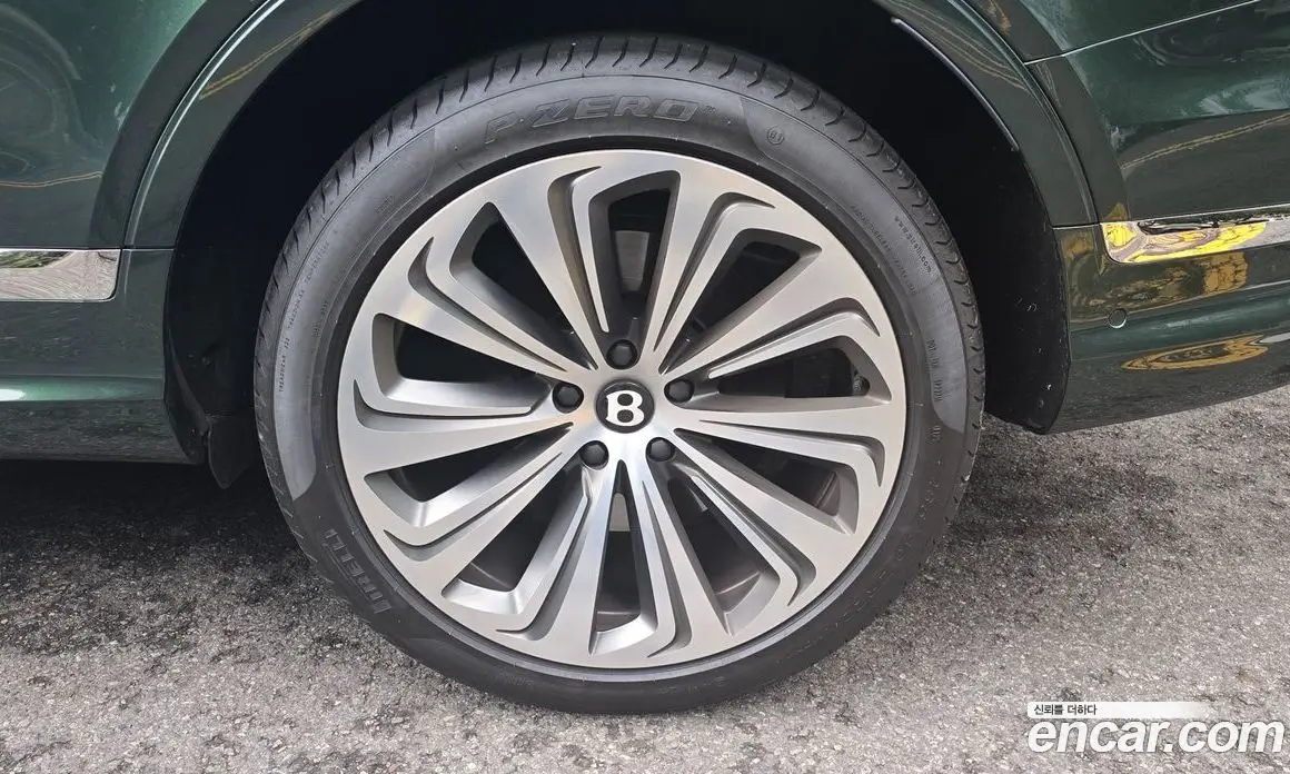 Bentley Bentayga 2025 4.0 автомат (гидро), фото 5
