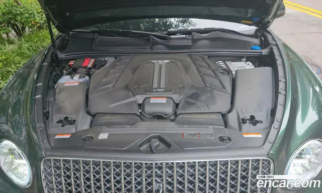 Bentley Bentayga 2025 4.0 автомат (гидро), миниатюра 6