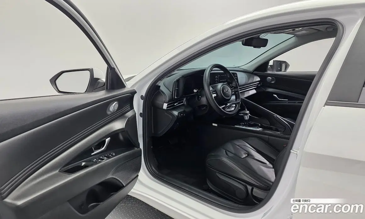 Hyundai Avante 2023 1.6 автомат (гидро), фото 13