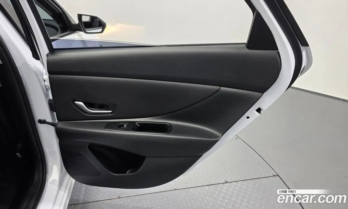 Hyundai Avante 2023 1.6 автомат (гидро), фото 15