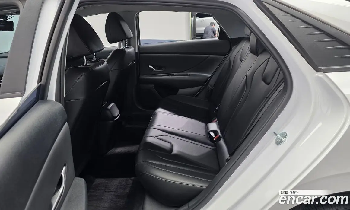 Hyundai Avante 2023 1.6 автомат (гидро), фото 16