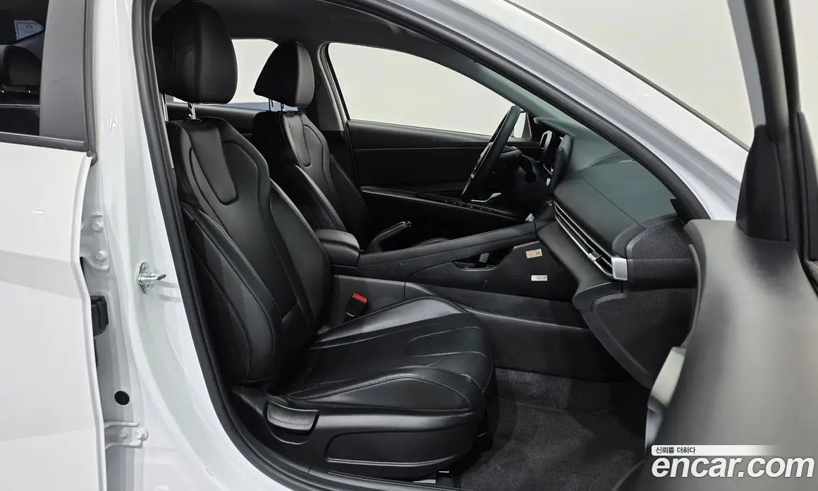 Hyundai Avante 2023 1.6 автомат (гидро), фото 17