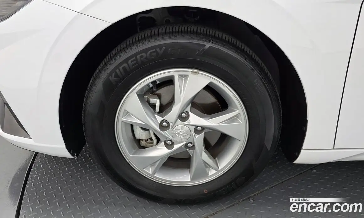 Hyundai Avante 2023 1.6 автомат (гидро), фото 5