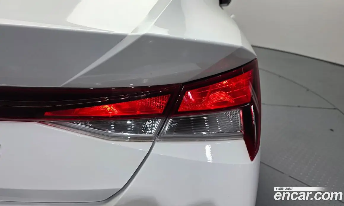 Hyundai Avante 2023 1.6 автомат (гидро), фото 9