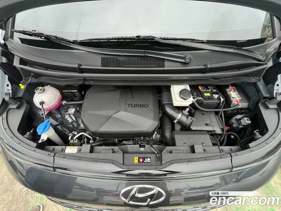 Hyundai Staria 2023 2.2 автомат (гидро), фото 17