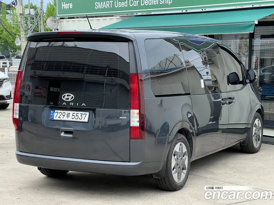 Hyundai Staria 2023 2.2 автомат (гидро), фото 3