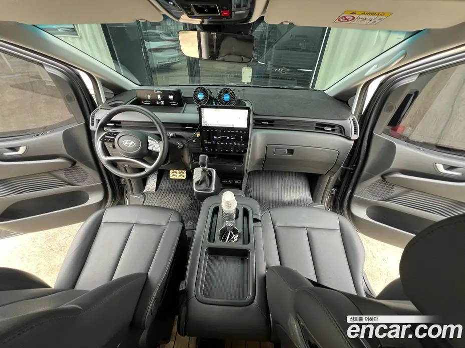 Hyundai Staria 2023 2.2 автомат (гидро), фото 4