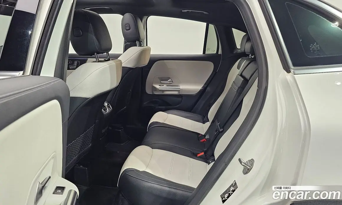 Mercedes-Benz GLA-Class 2023 2.0 автомат (гидро), фото 17