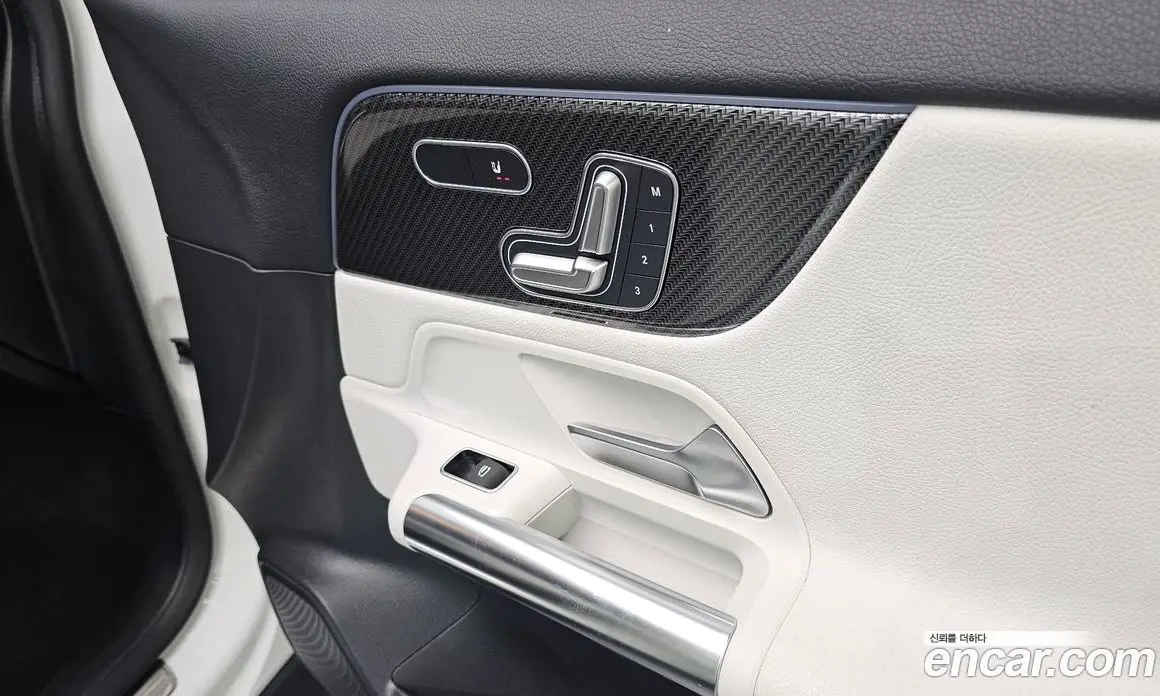 Mercedes-Benz GLA-Class 2023 2.0 автомат (гидро), фото 28