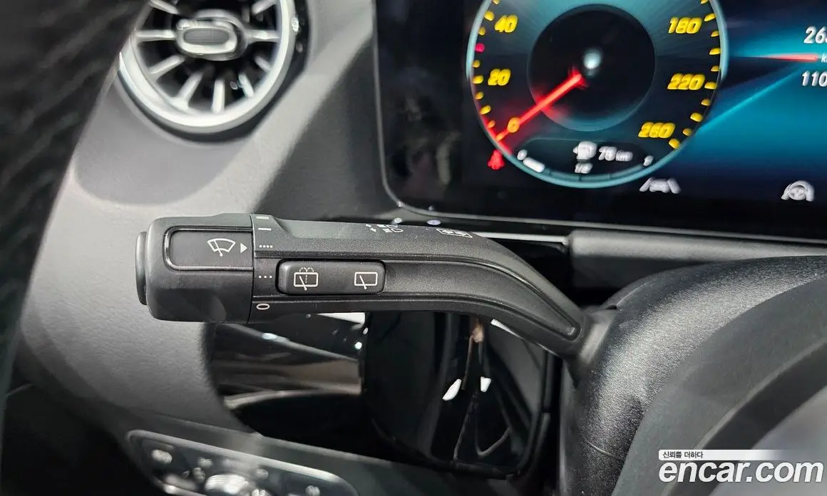 Mercedes-Benz GLA-Class 2023 2.0 автомат (гидро), фото 34