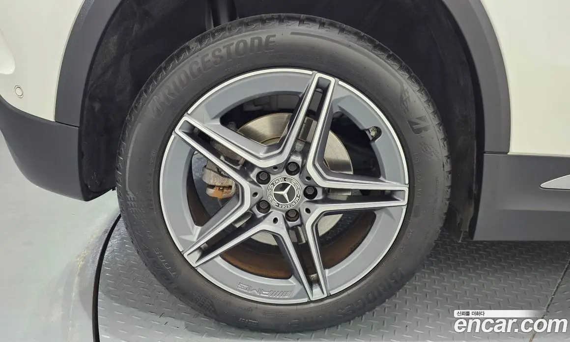 Mercedes-Benz GLA-Class 2023 2.0 автомат (гидро), фото 5