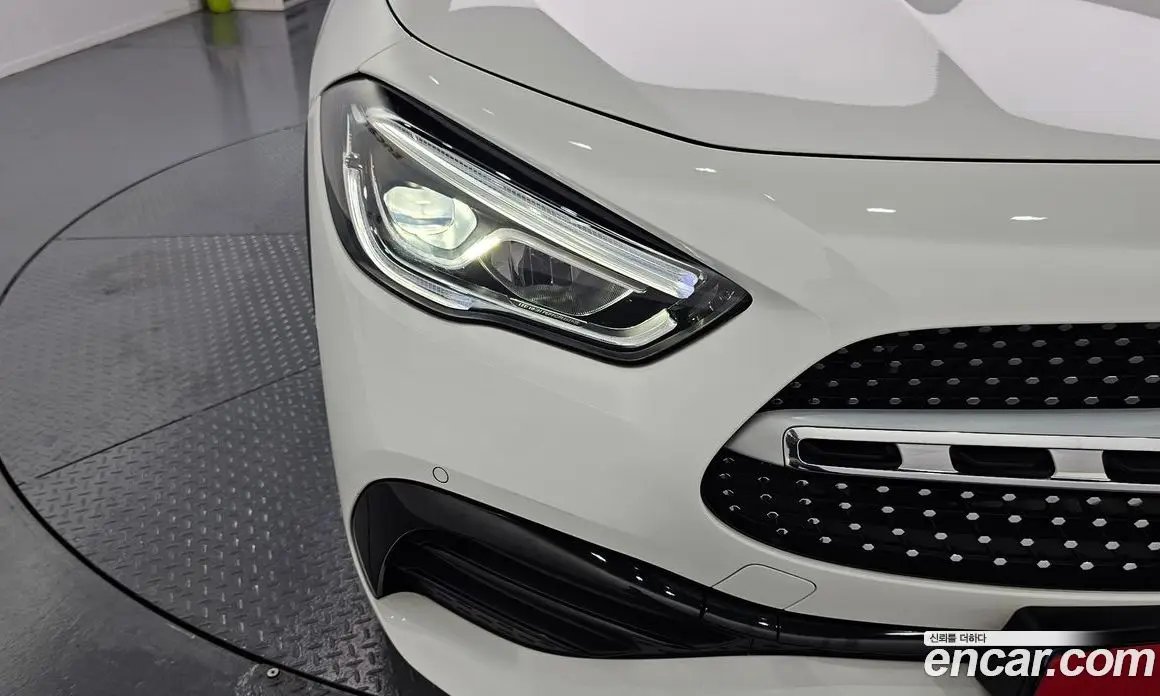 Mercedes-Benz GLA-Class 2023 2.0 автомат (гидро), фото 8