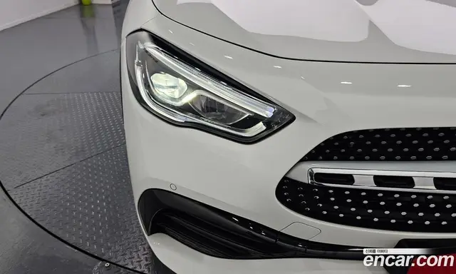 Mercedes-Benz GLA-Class 2023 2.0 автомат (гидро), миниатюра 8