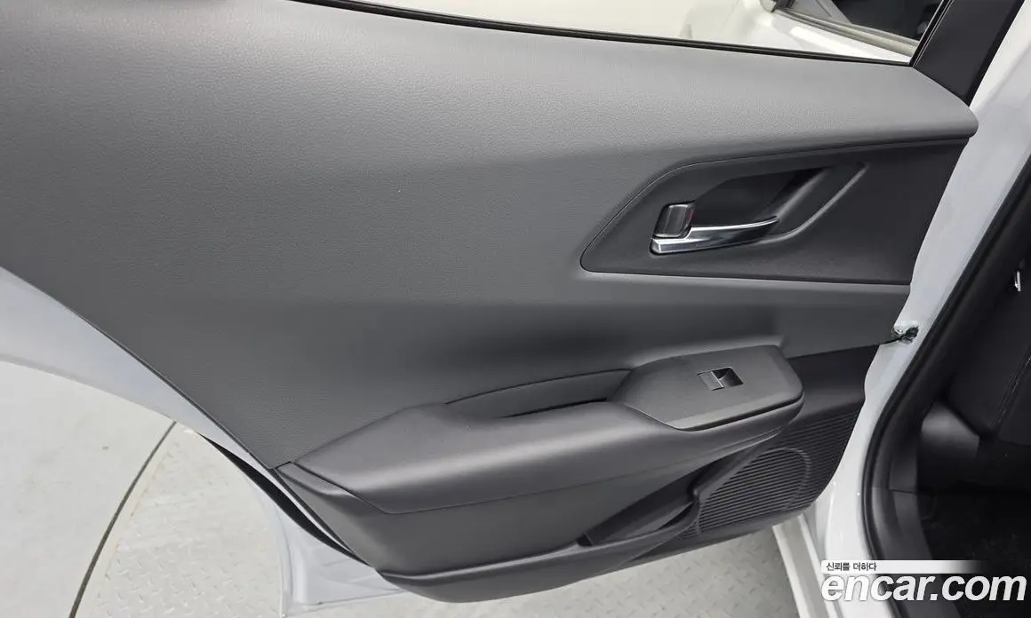 Toyota Prius 2025 2.0 автомат (гидро), фото 14 Toyota Prius 2025 2.0 автомат (гидро), фото 14