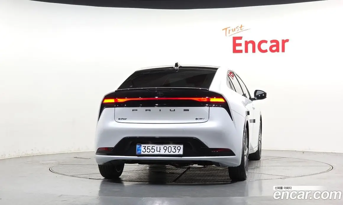 Toyota Prius 2025 2.0 автомат (гидро), фото 3 Toyota Prius 2025 2.0 автомат (гидро), фото 3