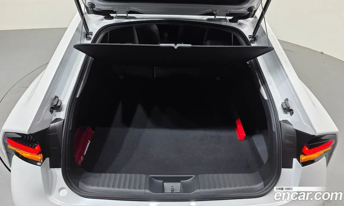Toyota Prius 2025 2.0 автомат (гидро), фото 25 Toyota Prius 2025 2.0 автомат (гидро), фото 25