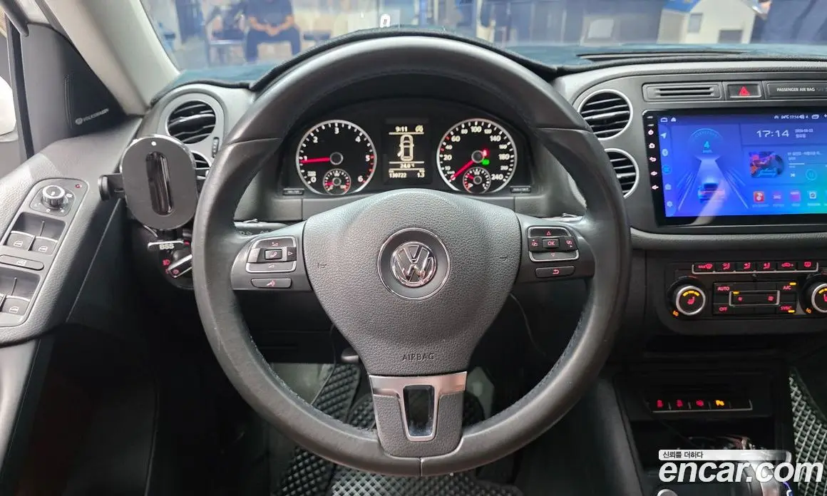 Volkswagen Tiguan 2015 2.0 автомат (гидро), фото 13