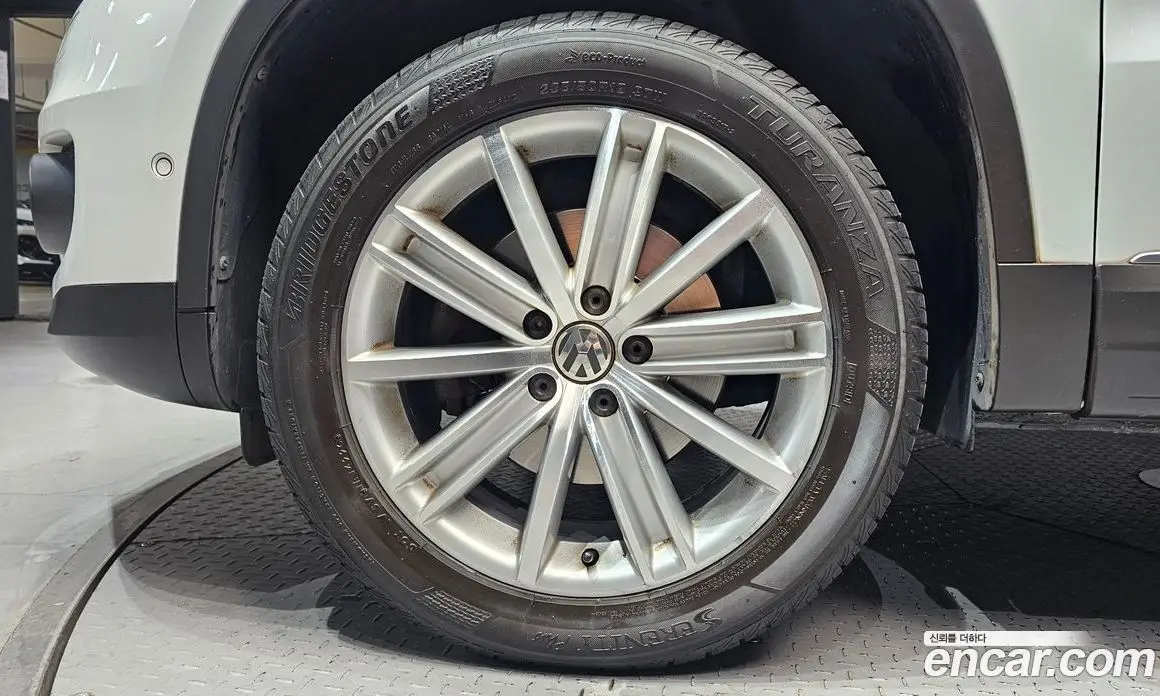 Volkswagen Tiguan 2015 2.0 автомат (гидро), фото 5