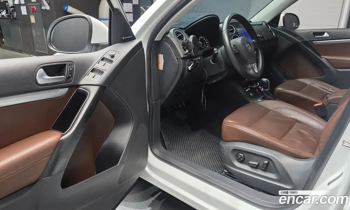 Volkswagen Tiguan 2015 2.0 автомат (гидро), фото 10