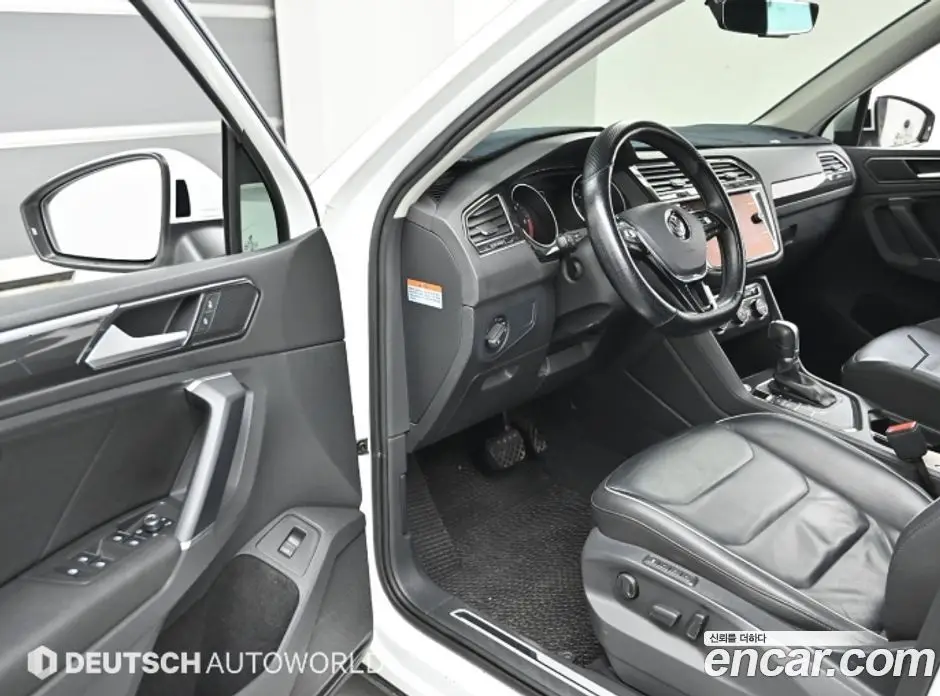 Volkswagen Tiguan 2018 2.0 автомат (гидро), фото 11
