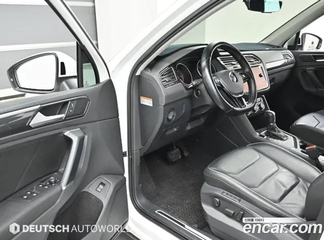 Volkswagen Tiguan 2018 2.0 автомат (гидро), миниатюра 11