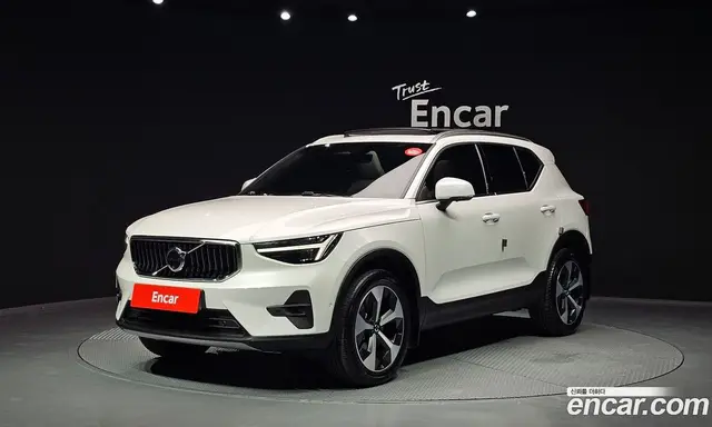 Volvo XC40, 2025, 12 423 км