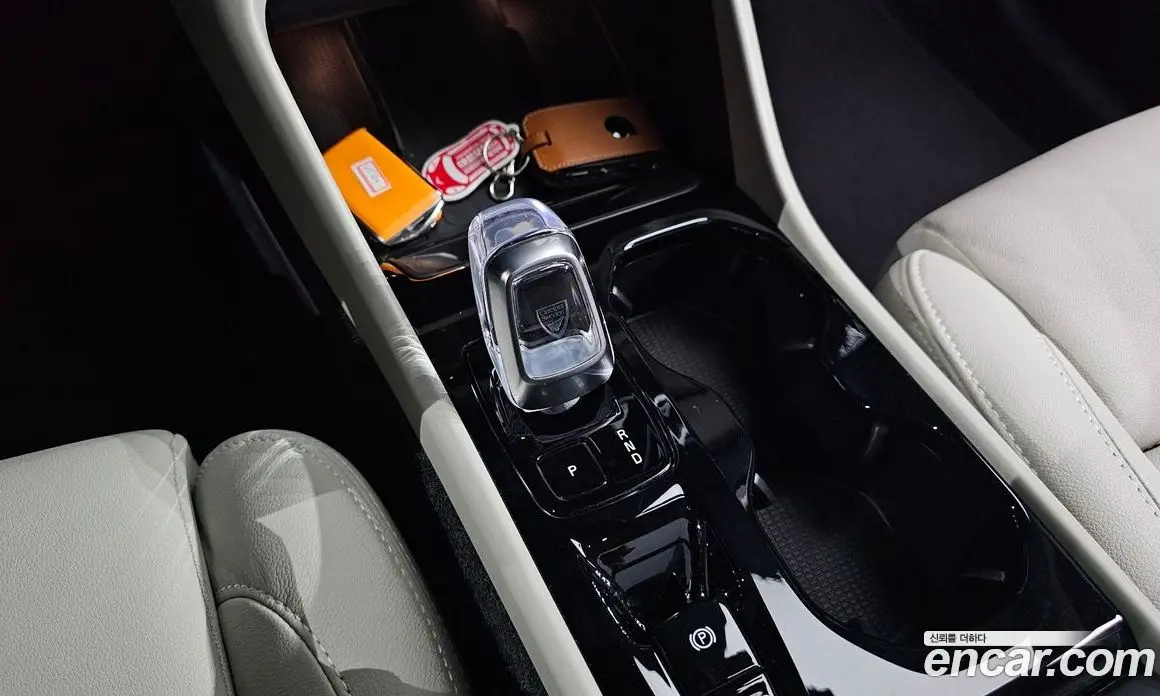 Volvo XC40 2025 2.0 автомат (гидро), фото 12