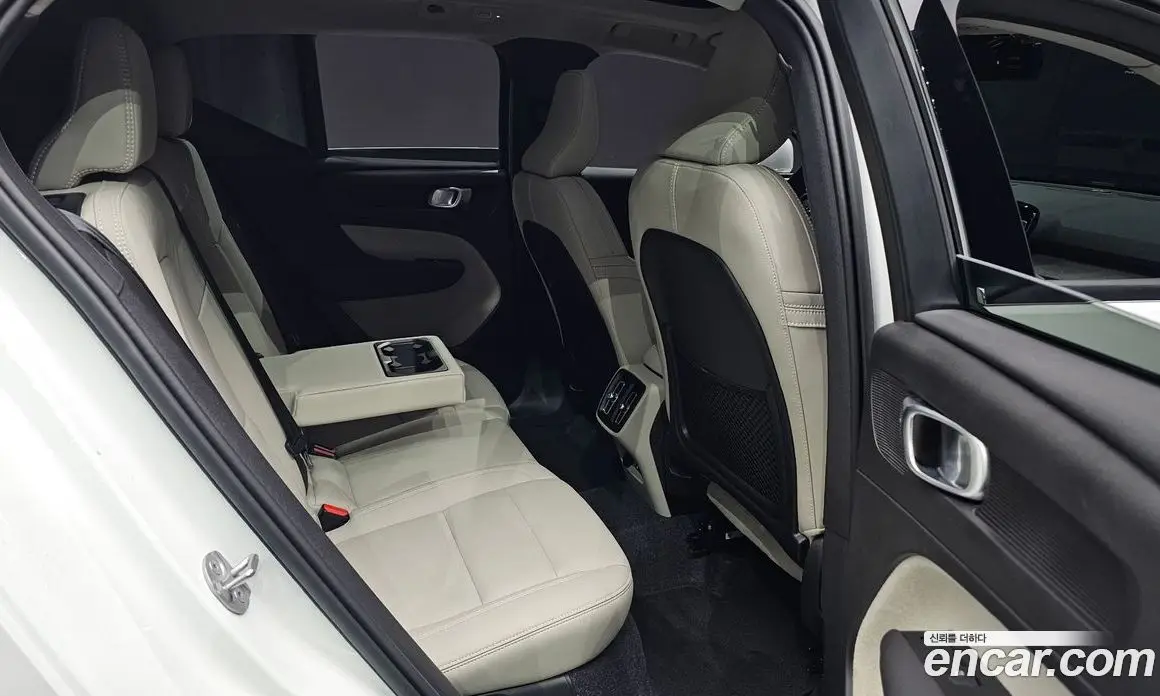 Volvo XC40 2025 2.0 автомат (гидро), фото 16