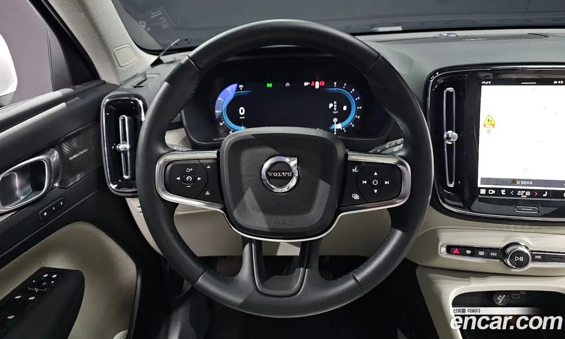 Volvo XC40 2025 2.0 автомат (гидро), фото 19