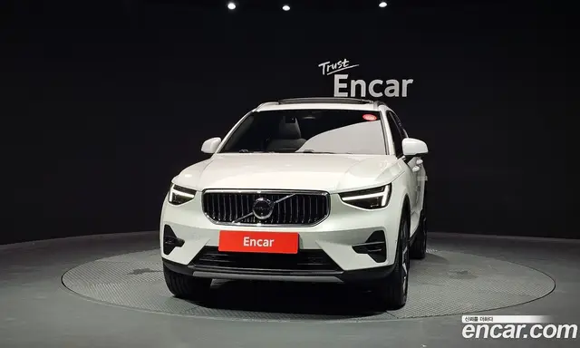 Volvo XC40 2025 2.0 автомат (гидро), миниатюра 3