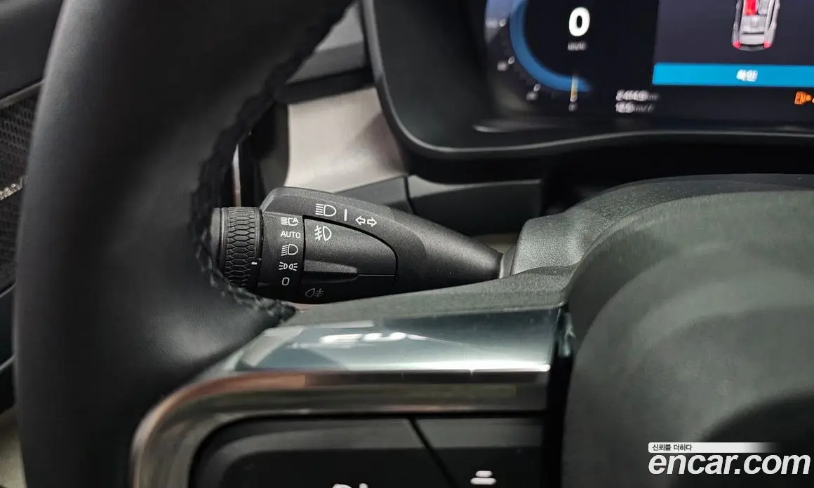 Volvo XC40 2025 2.0 автомат (гидро), фото 28