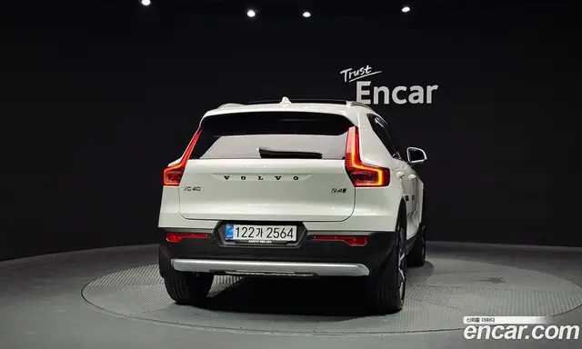 Volvo XC40 2025 2.0 автомат (гидро), миниатюра 4