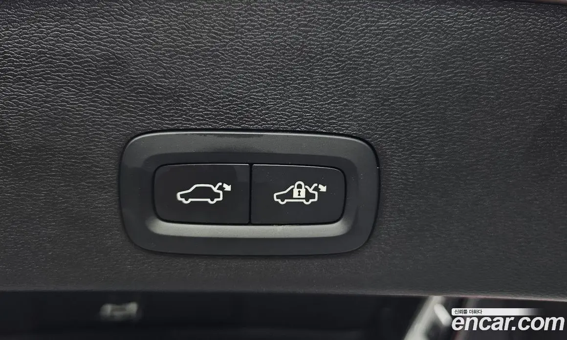 Volvo XC40 2025 2.0 автомат (гидро), фото 32