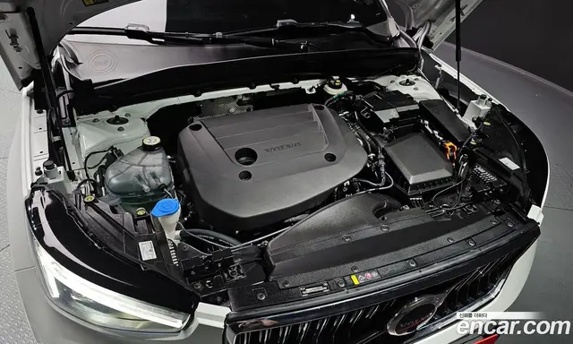Volvo XC40 2025 2.0 автомат (гидро), миниатюра 6
