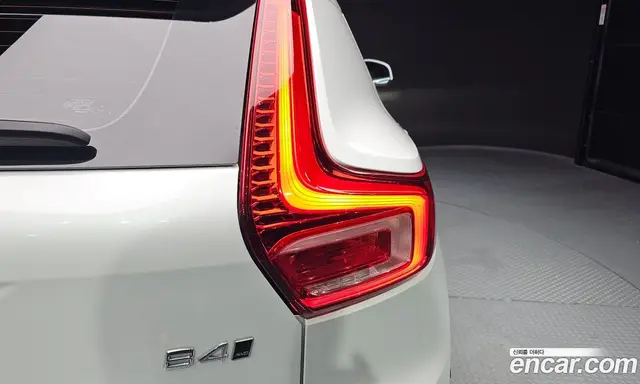 Volvo XC40 2025 2.0 автомат (гидро), миниатюра 9