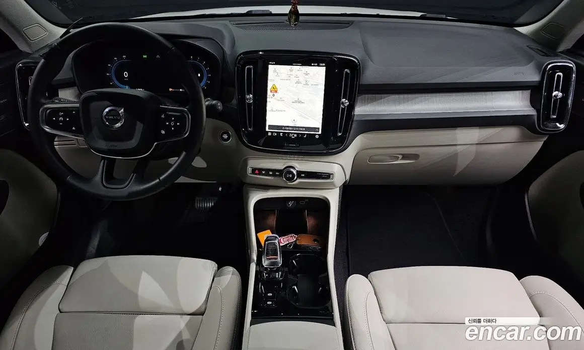 Volvo XC40 2025 2.0 автомат (гидро), фото 10