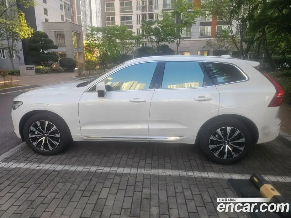 Volvo XC60 2024 2.0 автомат (гидро), фото 3