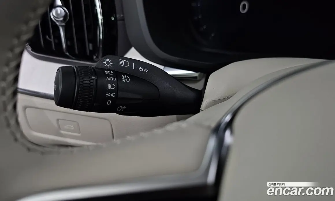 Volvo XC60 2025 2.0 автомат (гидро), фото 29
