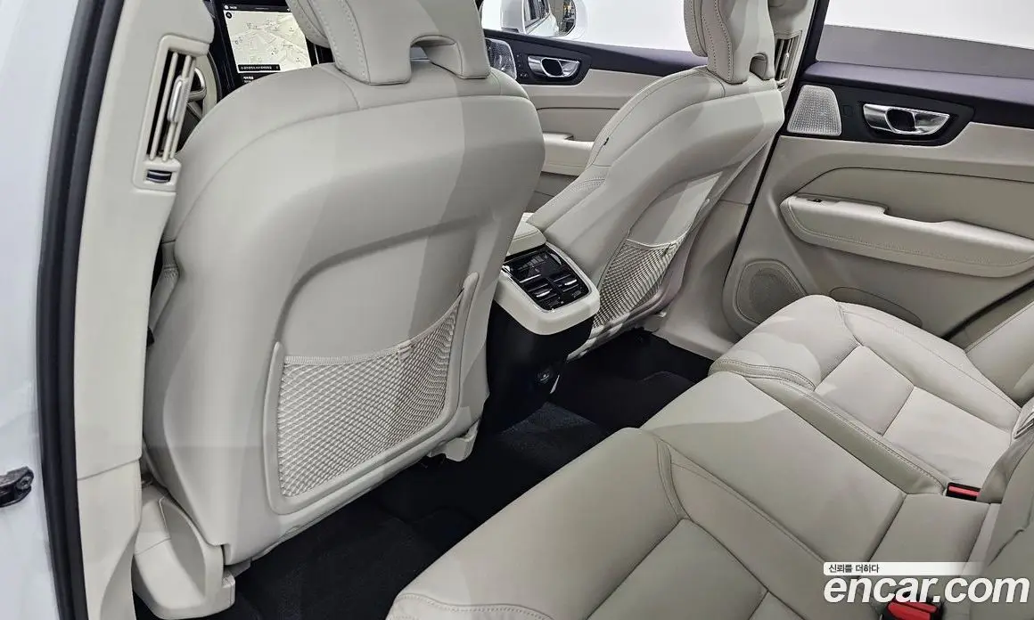 Volvo XC60 2025 2.0 автомат (гидро), фото 33