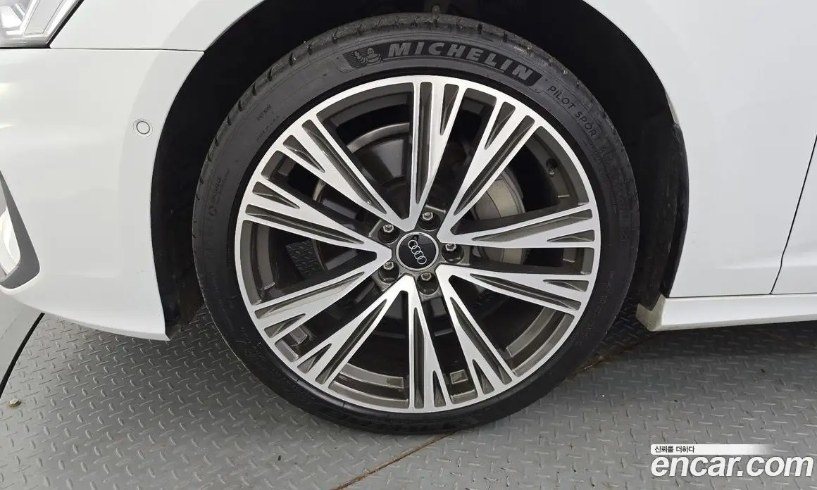 Audi A6 2019 2.0 автомат (гидро), фото 5