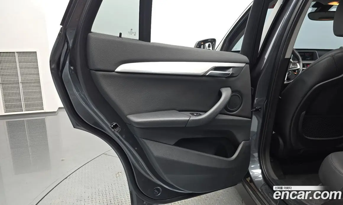 BMW X1 2020 2.0 автомат (гидро), фото 14