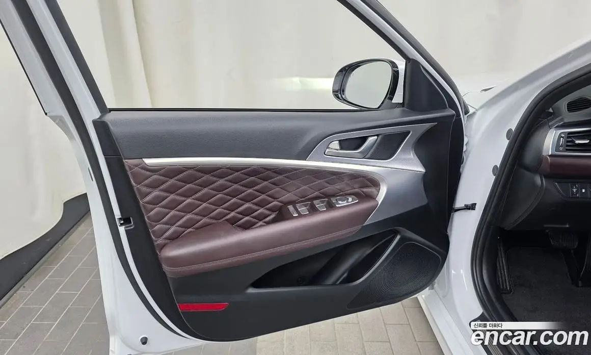 Genesis G70 2023 2.0 автомат (гидро), фото 14