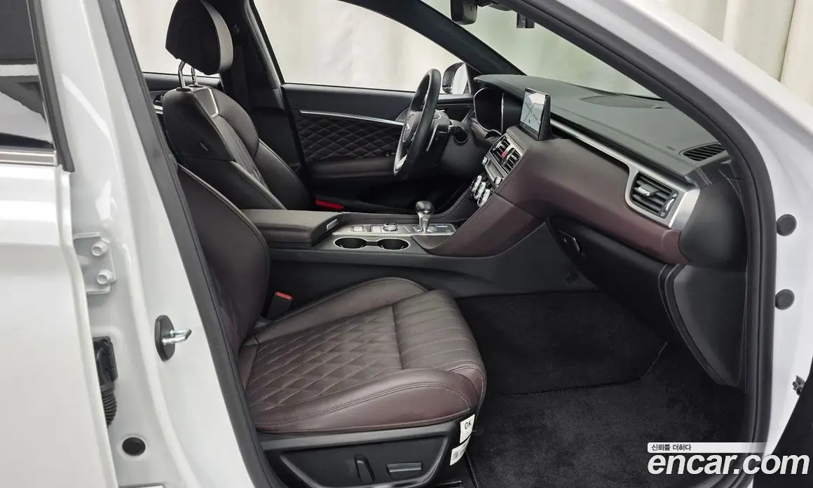 Genesis G70 2023 2.0 автомат (гидро), фото 16
