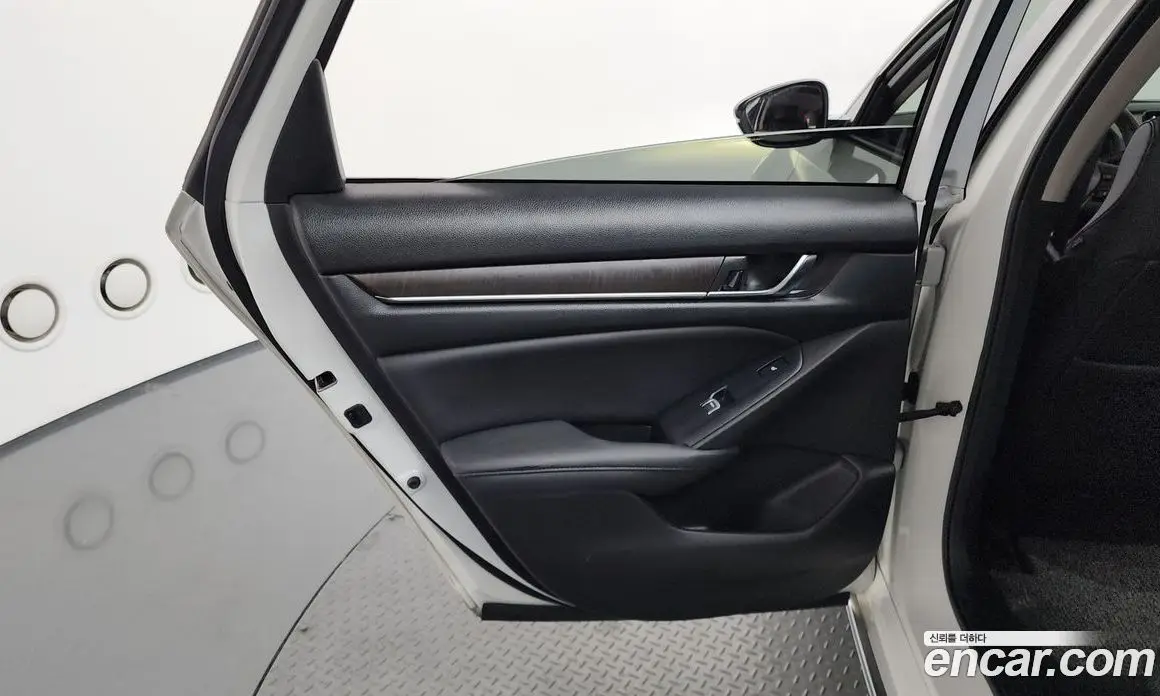 Honda Accord 2019 1.5 автомат (гидро), фото 15
