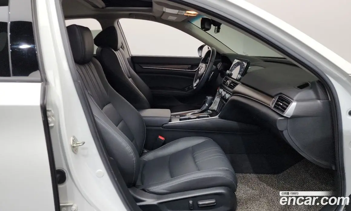 Honda Accord 2019 1.5 автомат (гидро), фото 16