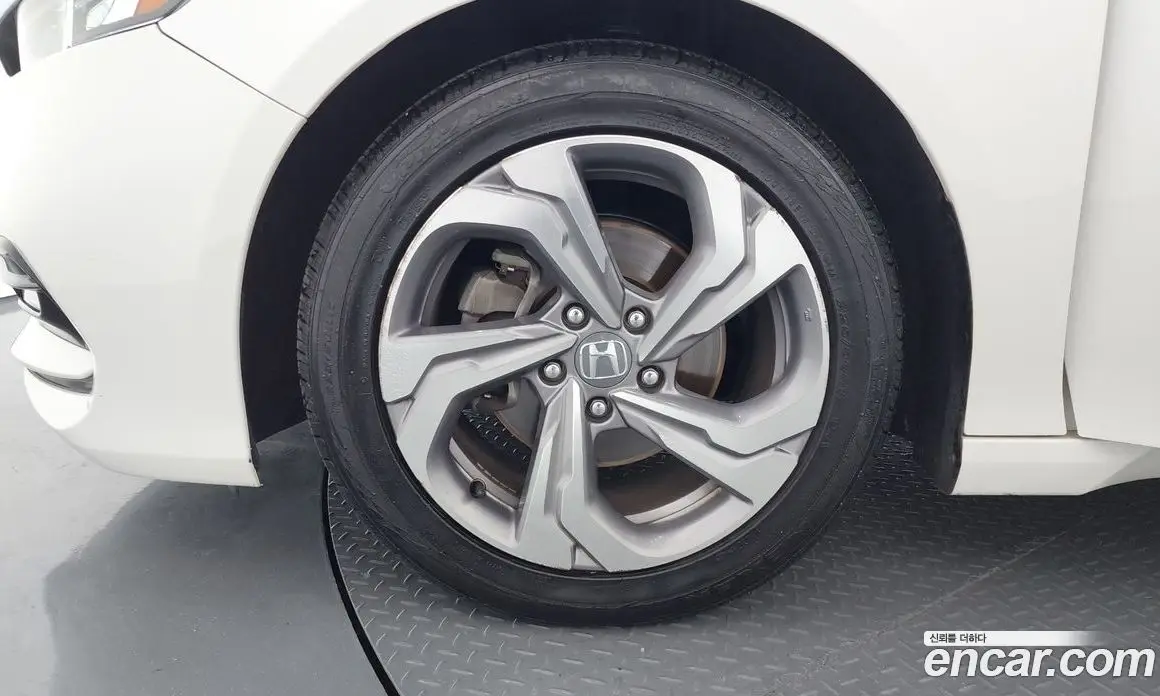 Honda Accord 2019 1.5 автомат (гидро), фото 5