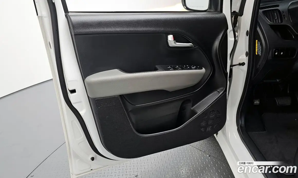 Kia Ray 2022 1.0 автомат (гидро), фото 14