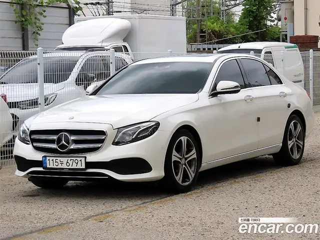 Mercedes-Benz E-Class 2017 2.0 автомат (гидро), миниатюра 2