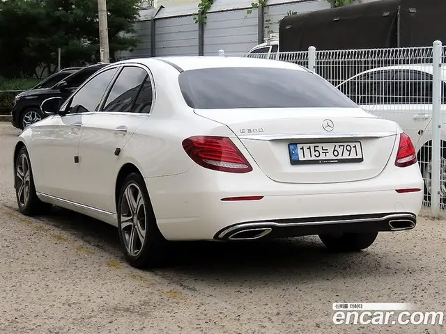 Mercedes-Benz E-Class 2017 2.0 автомат (гидро), миниатюра 3